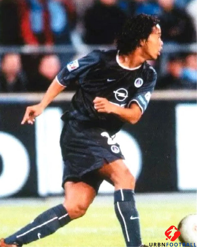 RONALDINHO 2001-02 (PSG)