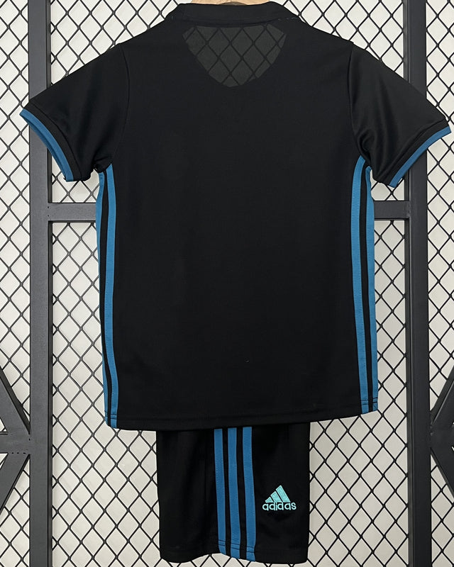 Conjunto infantil del REAL MADRID