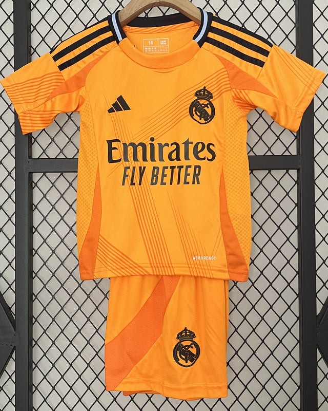 Conjunto infantil del REAL MADRID