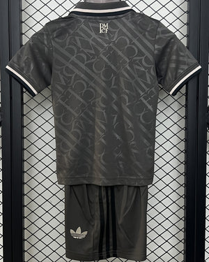 Conjunto infantil del REAL MADRID