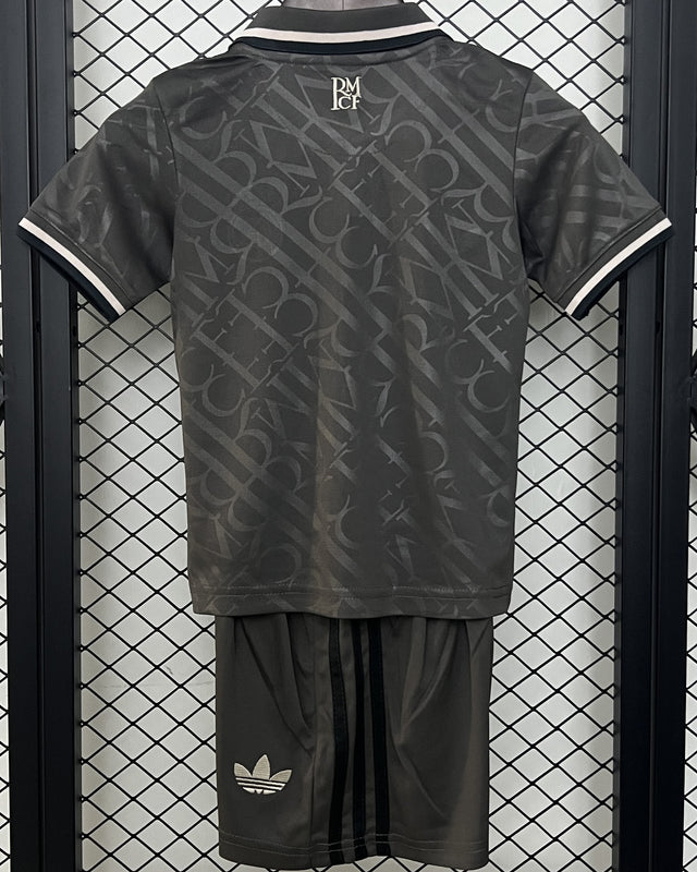 Conjunto infantil del REAL MADRID