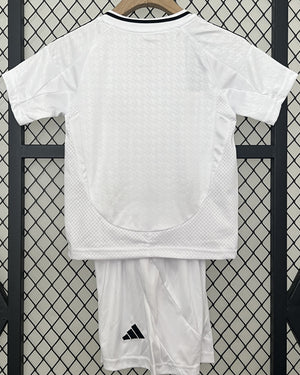 Conjunto infantil del REAL MADRID