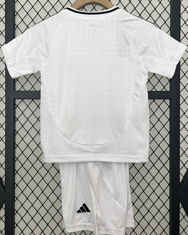 Conjunto infantil del REAL MADRID