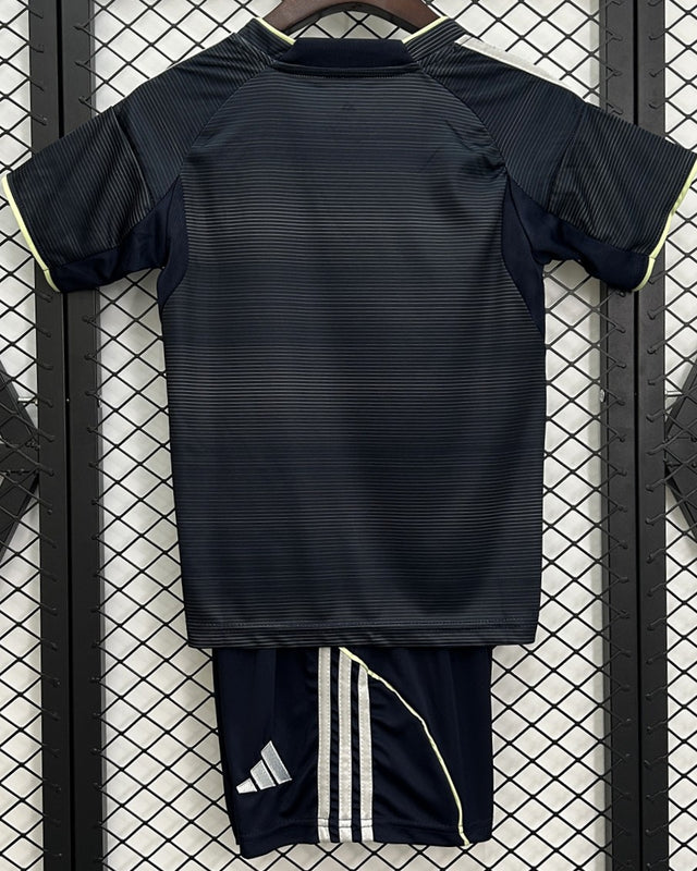 Conjunto infantil del REAL MADRID