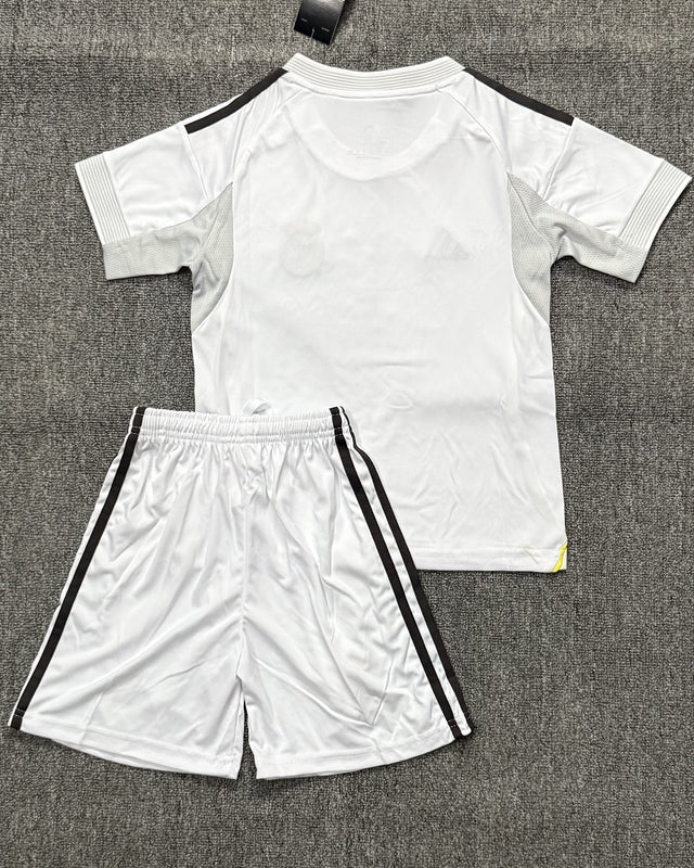 Conjunto infantil del REAL MADRID